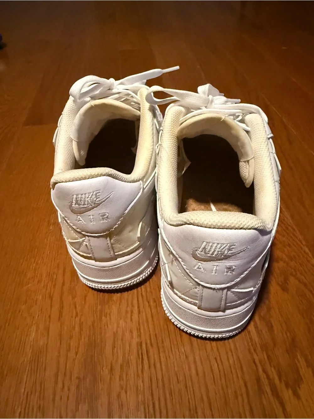 Nike men’s  White Quilted Low-Top Sneakers